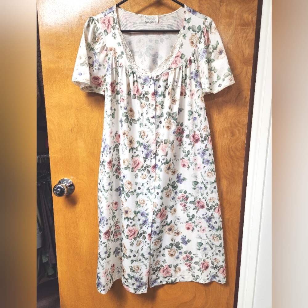 VTG Vanity Fair Button-down Floral Nightgown/Robe Size M